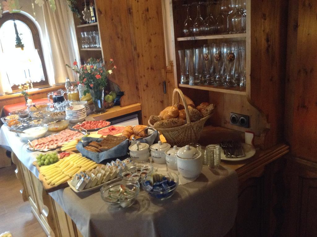 Hotel Garni Almhof Seefeld in Tirol Bagian luar foto