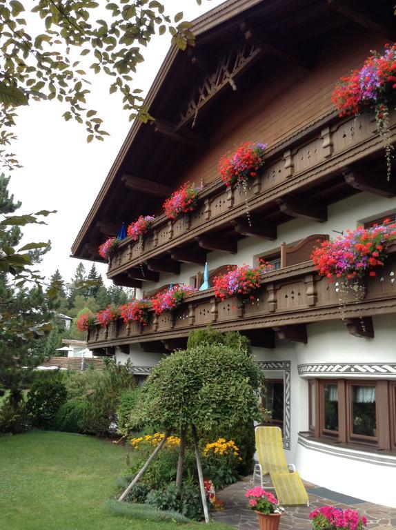 Hotel Garni Almhof Seefeld in Tirol Bagian luar foto