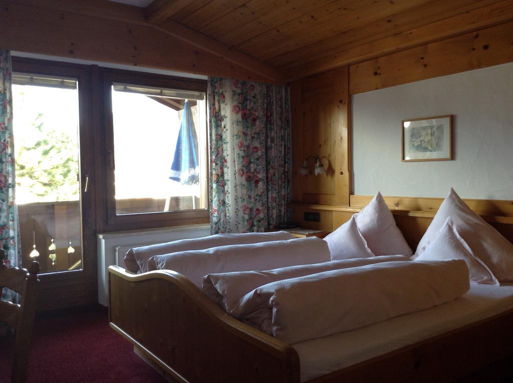Hotel Garni Almhof Seefeld in Tirol Bagian luar foto