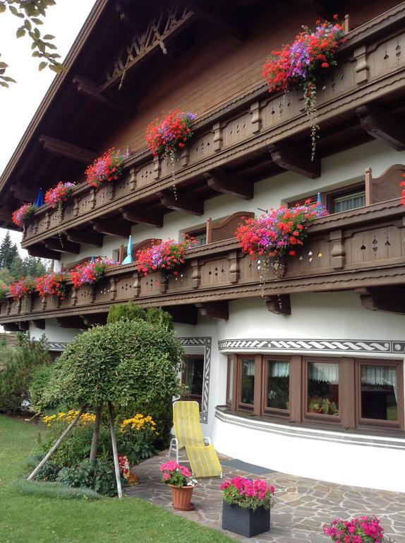 Hotel Garni Almhof Seefeld in Tirol Bagian luar foto