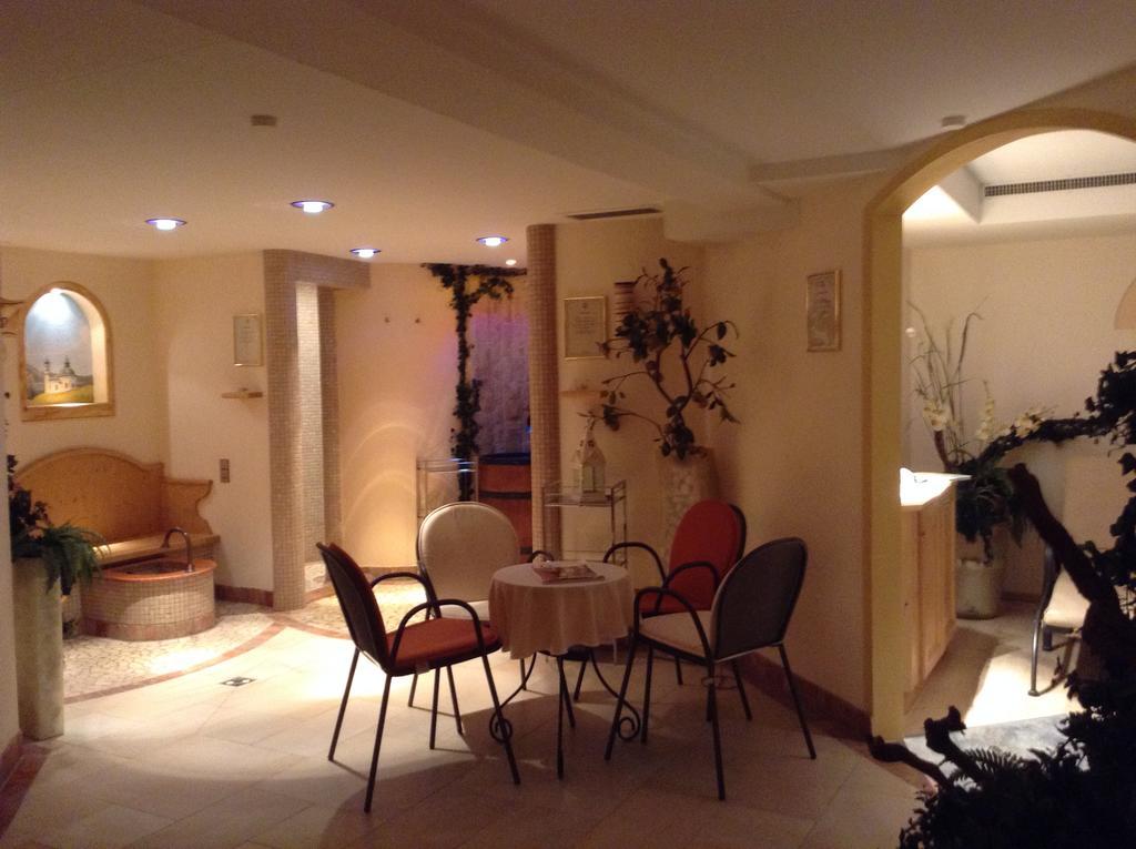 Hotel Garni Almhof Seefeld in Tirol Bagian luar foto