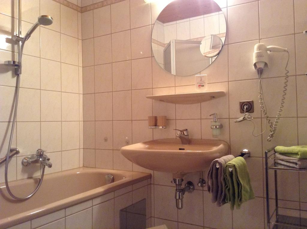 Hotel Garni Almhof Seefeld in Tirol Bagian luar foto