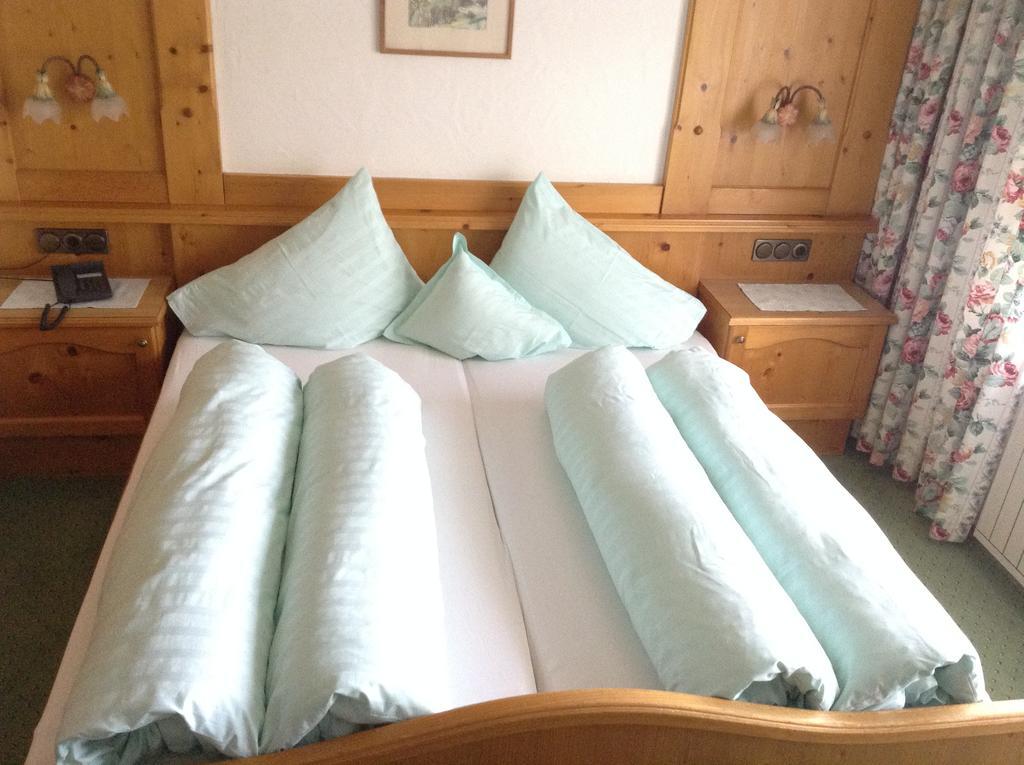 Hotel Garni Almhof Seefeld in Tirol Bagian luar foto